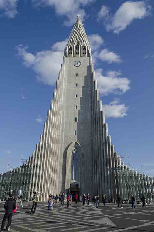 Islandia 006 - Reikjavik - iglesia de Hallgrimur.jpg